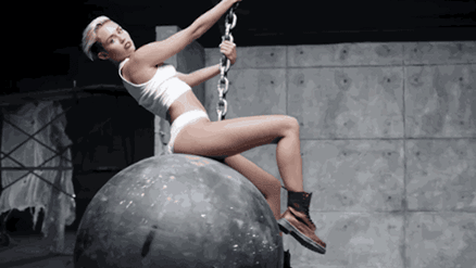 GIF animado (12112) Miley cyrus bola demolicion