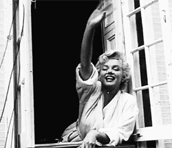 GIF animado (67364) Marilyn monroe saludando
